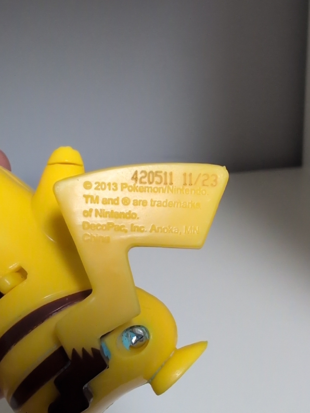 💜2/$20💜 Pokemon Pikachu 2013 Nintendo Light Up Figure, 3.5" - Picture 5 of 6